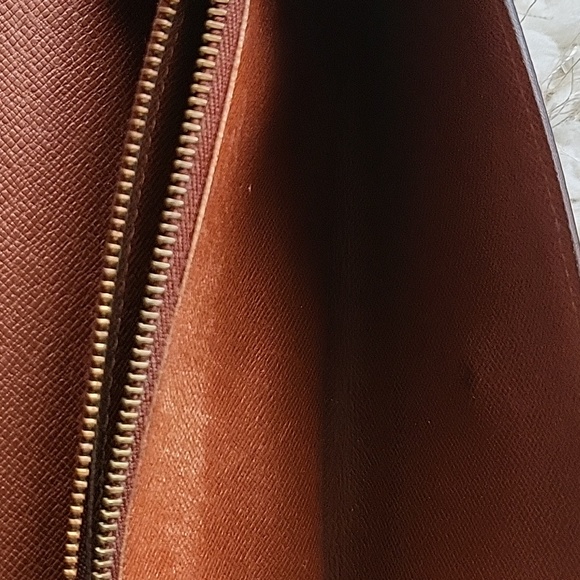 LV - Louis Vuitton Sarah Wallet - Picture 9 of 10